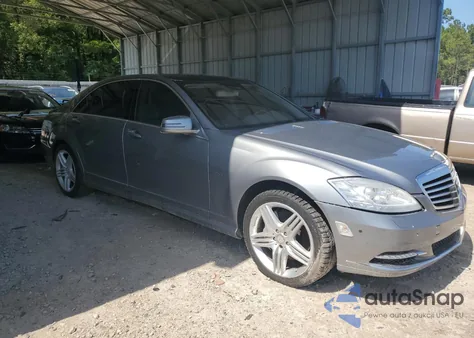 2012 Mercedes-Benz S 550 z USA, uszkodzony, nr VIN WDDNG7DB0CA433991